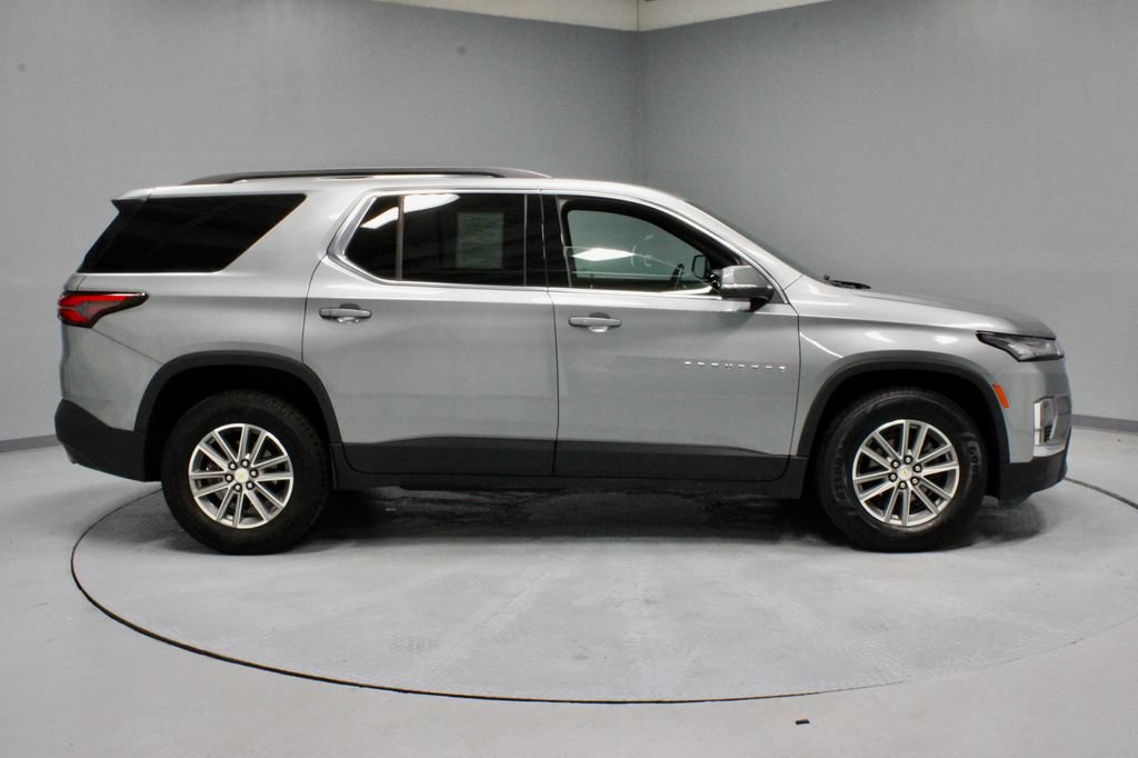 Used 2023 Chevrolet Traverse LT FWD image 12
