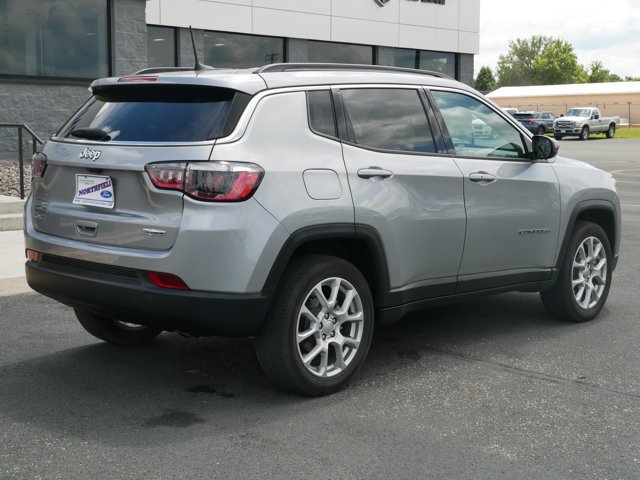 Used 2022 Jeep Compass Latitude AWD/4WD image 8