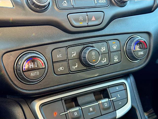 Used 2024 GMC Terrain SLT image 13