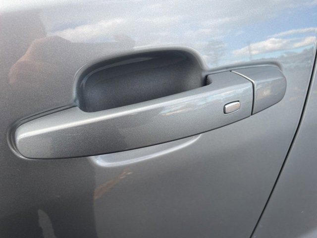 Used 2023 GMC Acadia SLT image 16