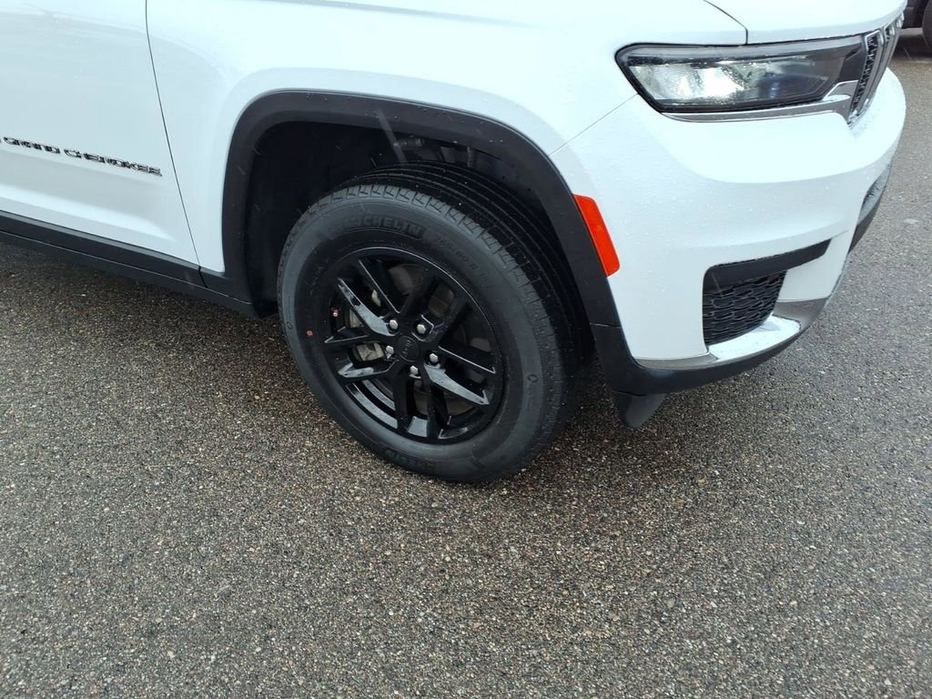 Used 2023 Jeep Grand Cherokee L Laredo w/ Luxury Tech Group I AWD/4WD image 5