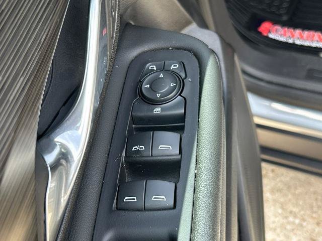 Used 2024 GMC Terrain SLE w/ Driver Convenience Package FWD image 16