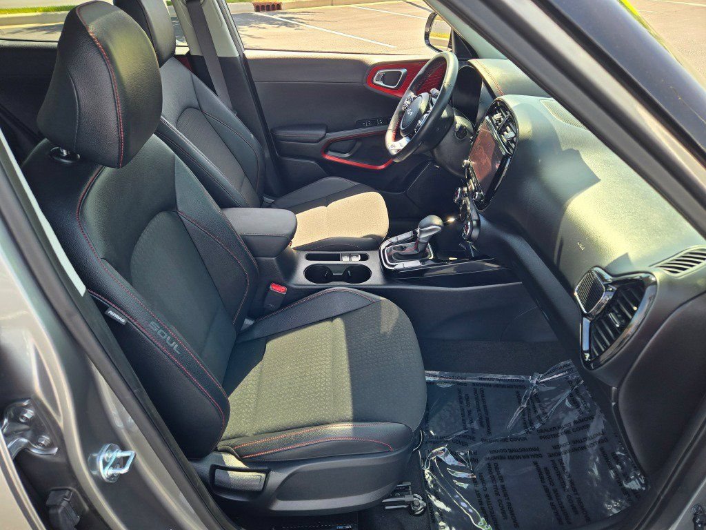 Used 2025 Kia Soul GT-Line w/ GT-Line Technology Package FWD image 7