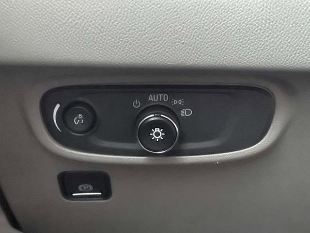 Used 2024 GMC Terrain SLE w/ Driver Convenience Package image 18