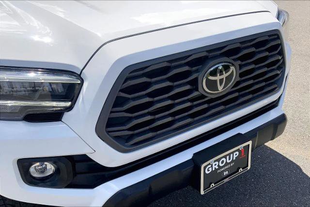 Used 2022 Toyota Tacoma TRD Off-Road AWD/4WD image 32