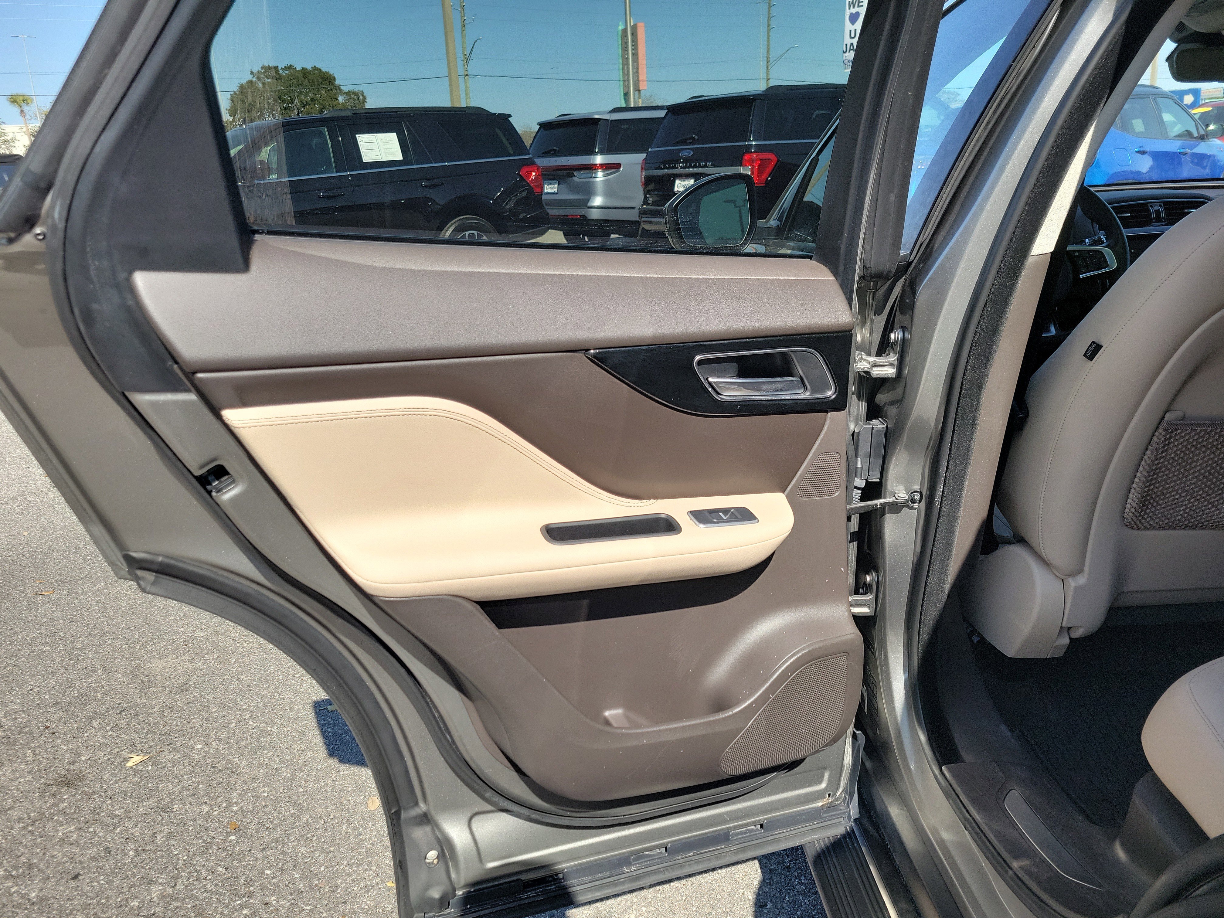 Used 2020 Jaguar F-PACE Prestige image 25