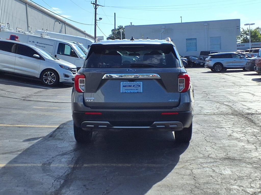 Certified 2021 Ford Explorer XLT w/ Equipment Group 202A AWD/4WD image 4