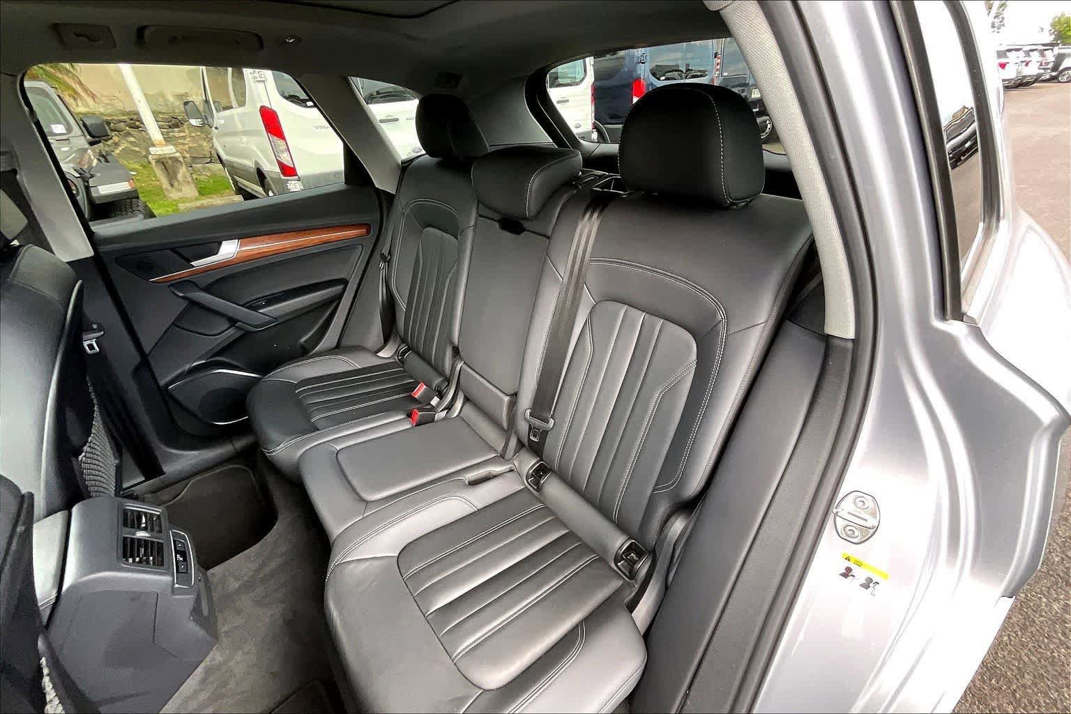 Used 2023 Audi Q5 2.0T Premium w/ Convenience Package AWD/4WD image 29