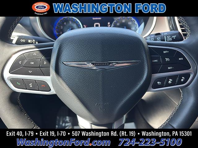 Used 2025 Chrysler Pacifica Select FWD image 24