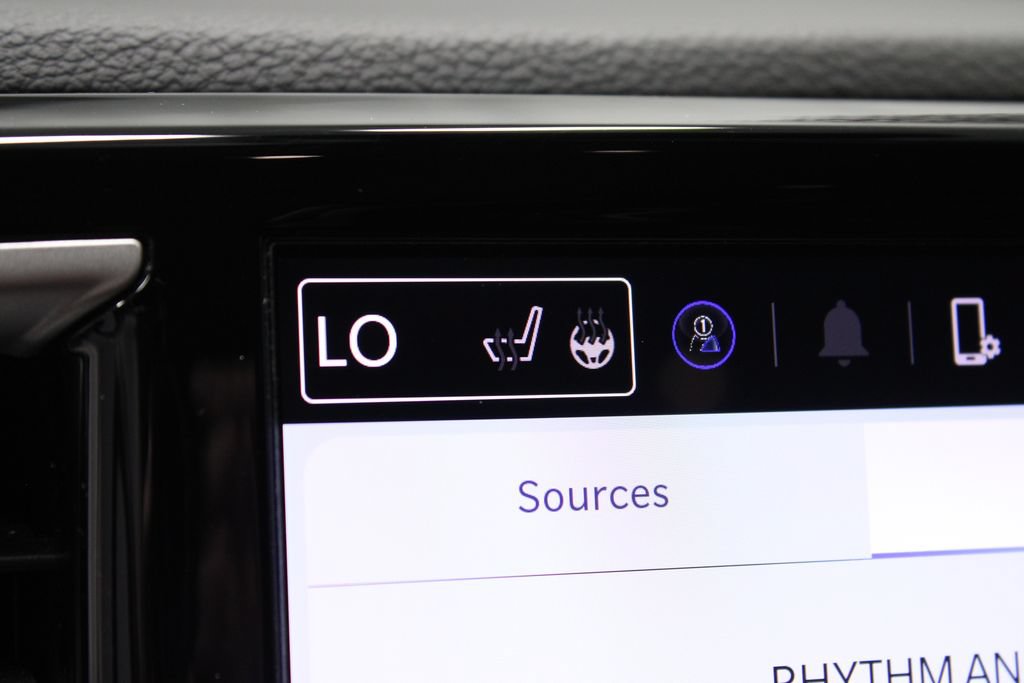 Used 2023 Chrysler Pacifica Touring-L FWD image 4