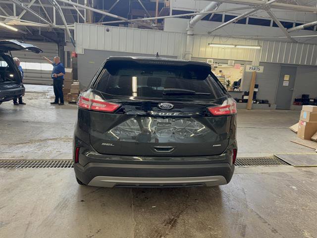 Certified 2022 Ford Edge SEL w/ Convenience Package AWD/4WD image 4