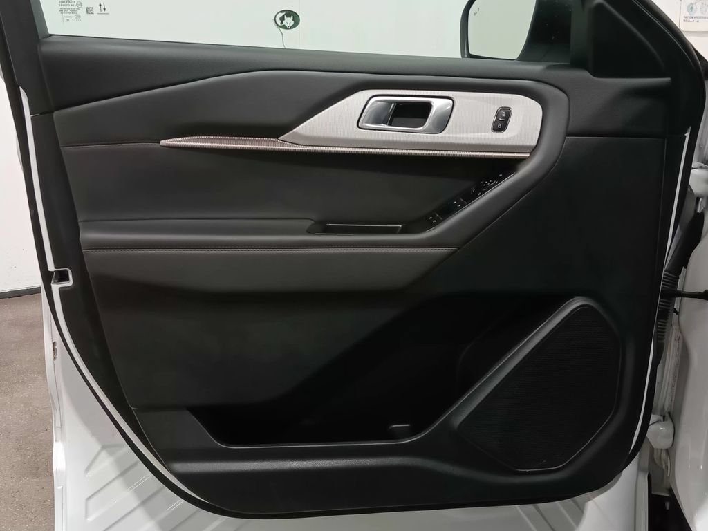 Certified 2025 Ford Explorer Active AWD/4WD image 18