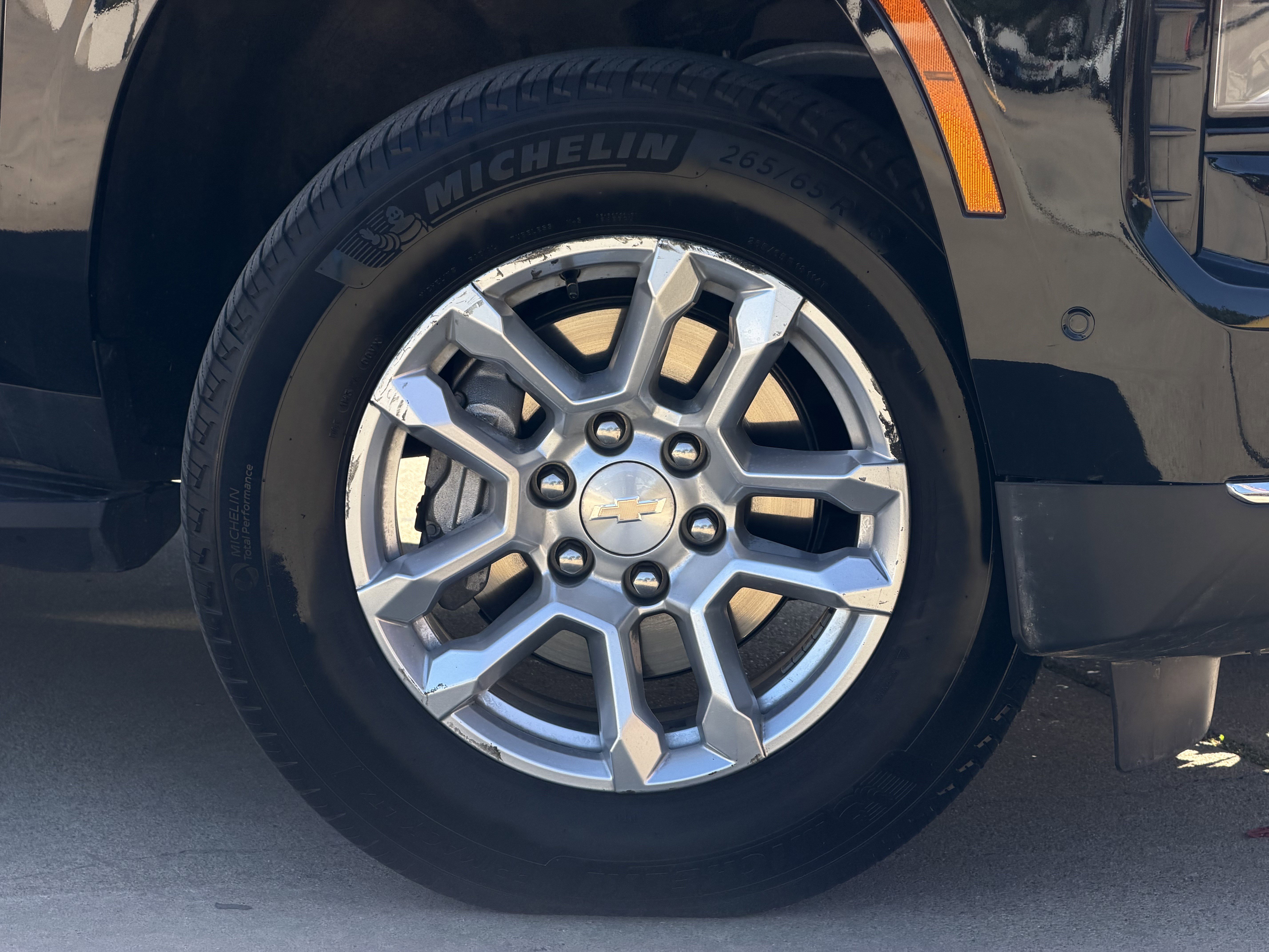 Used 2025 Chevrolet Tahoe LT AWD/4WD image 3