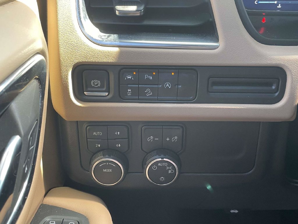 Used 2024 Chevrolet Tahoe Premier AWD/4WD image 27