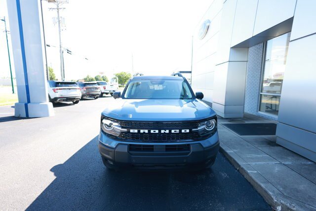 Certified 2025 Ford Bronco Sport Outer Banks w/ Outer Banks Tech Package+ AWD/4WD image 2