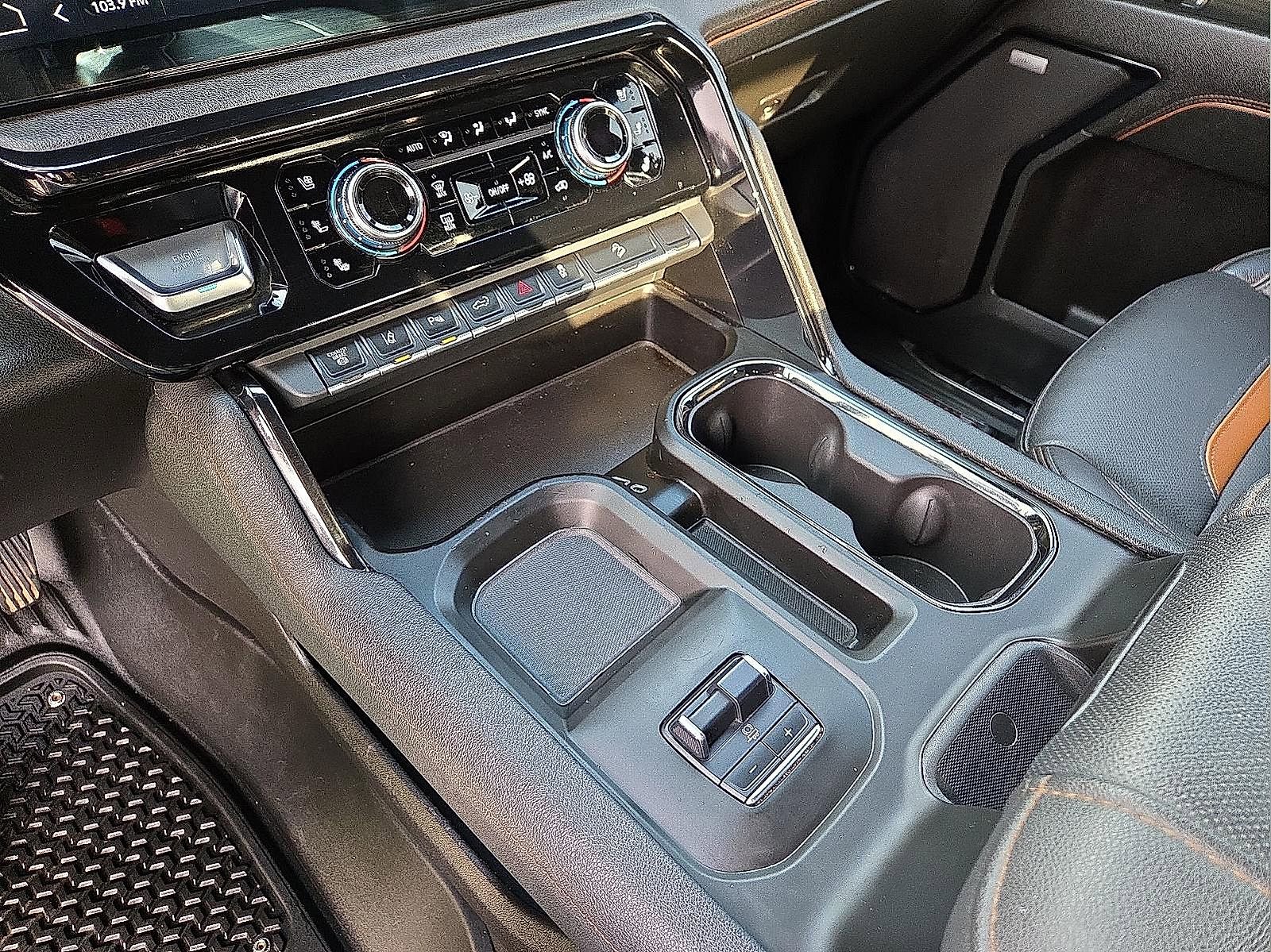 Used 2024 GMC Sierra 2500 AT4 image 25