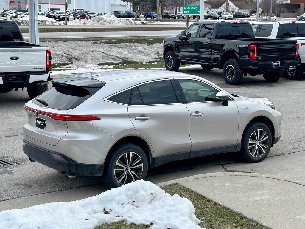Used 2021 Toyota Venza LE image 3
