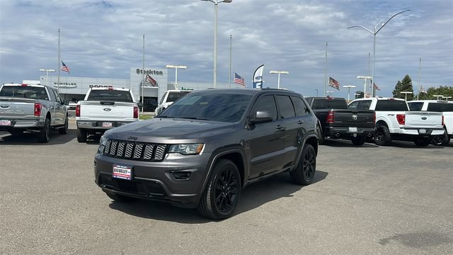 Used 2017 Jeep Grand Cherokee Altitude AWD/4WD image 8