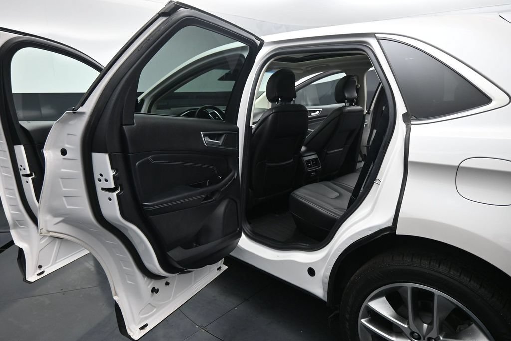 Certified 2018 Ford Edge Titanium w/ Equipment Group 302A AWD/4WD image 19