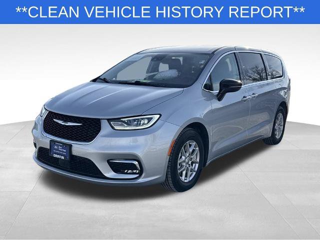 Used 2024 Chrysler Pacifica Touring-L FWD video 2