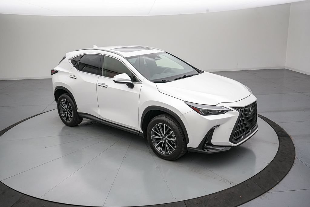 Used 2024 Lexus NX 250 FWD image 2