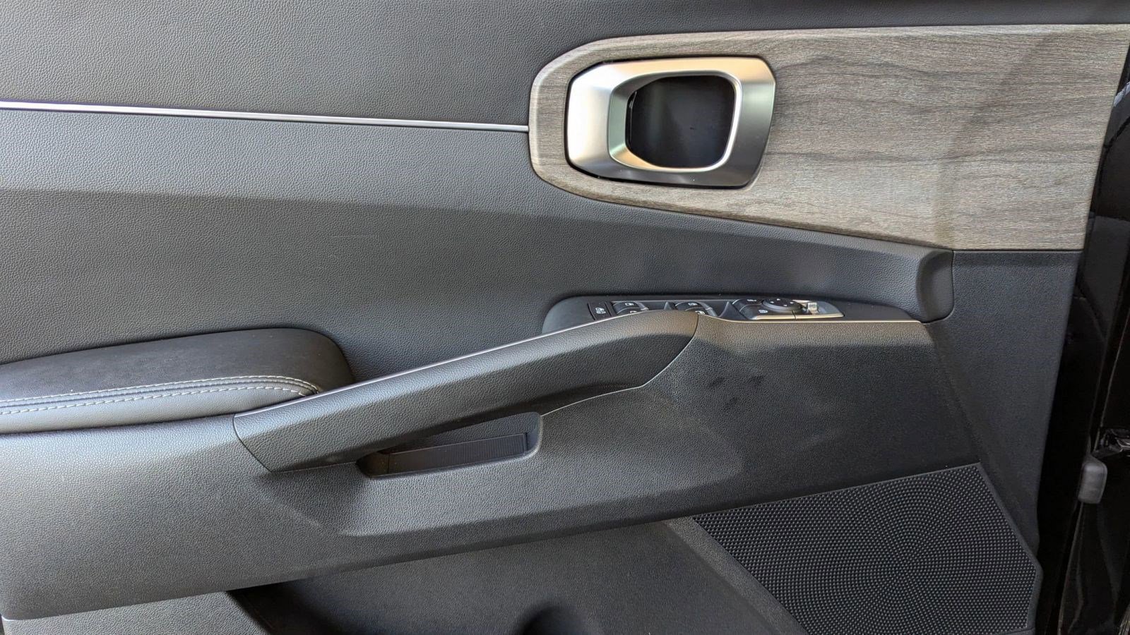 Used 2023 Kia Sorento X-Line EX image 12