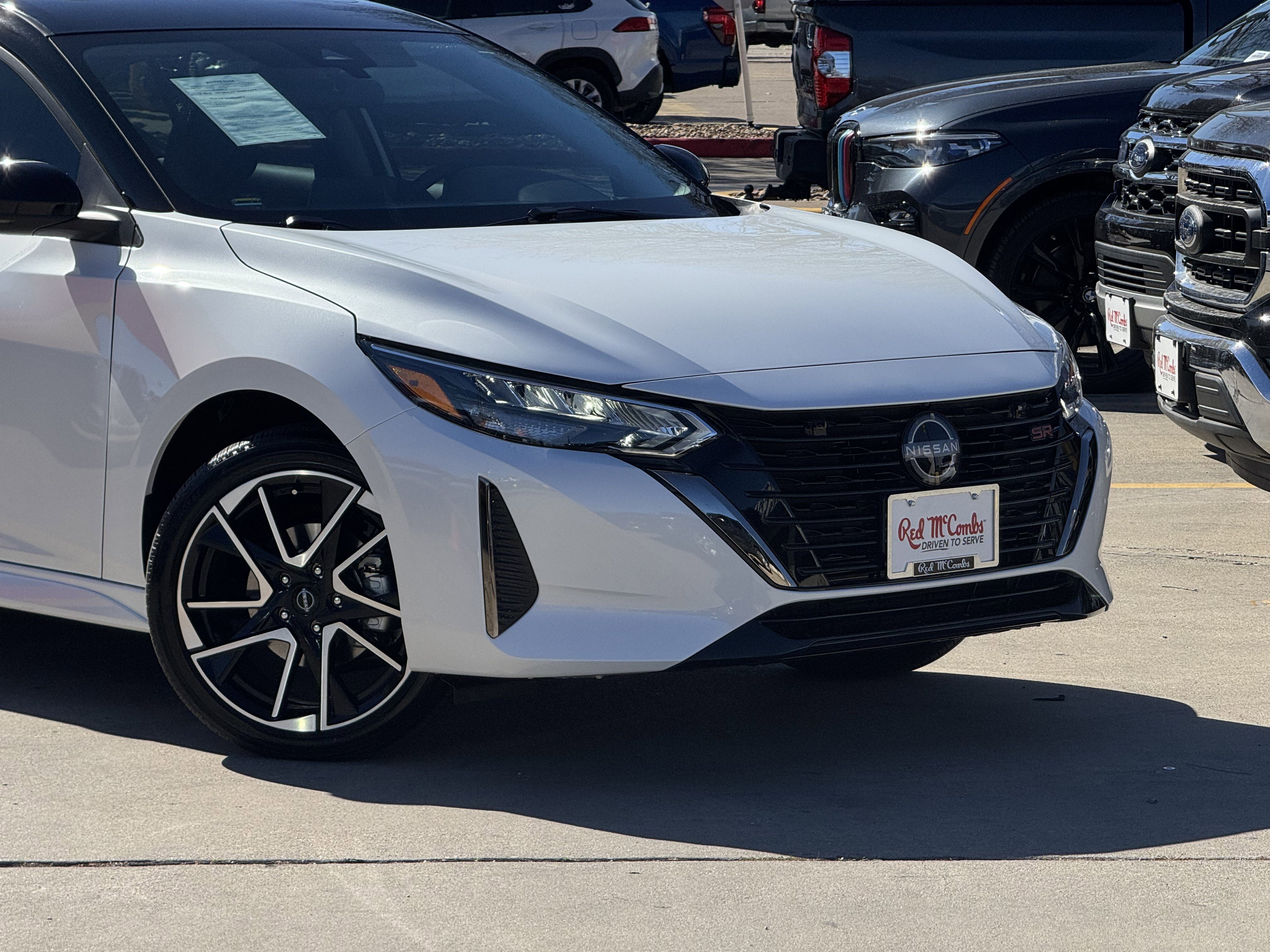 Used 2025 Nissan Sentra SR w/ SR Premium Package image 2