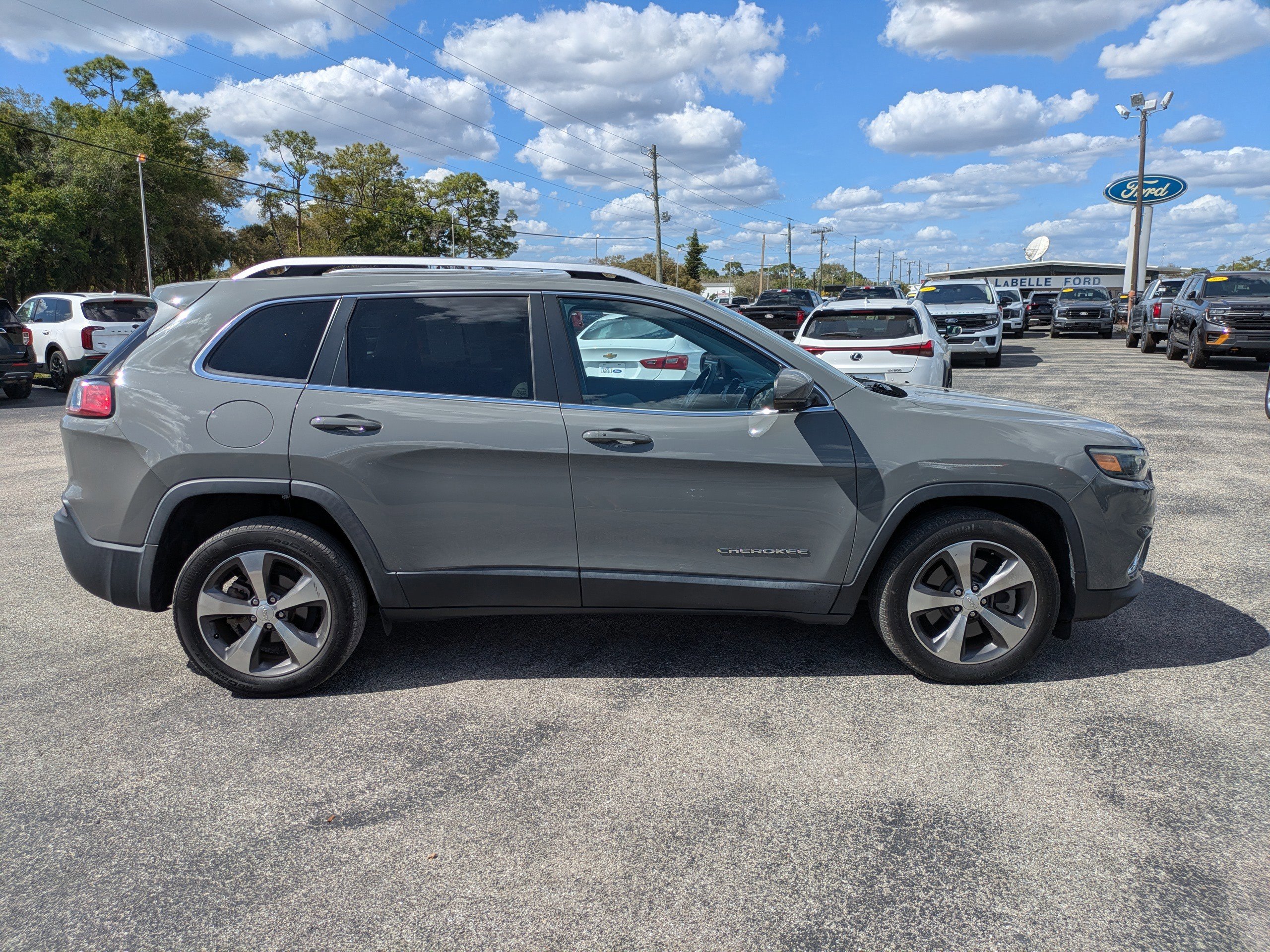 Used 2020 Jeep Cherokee Limited image 3