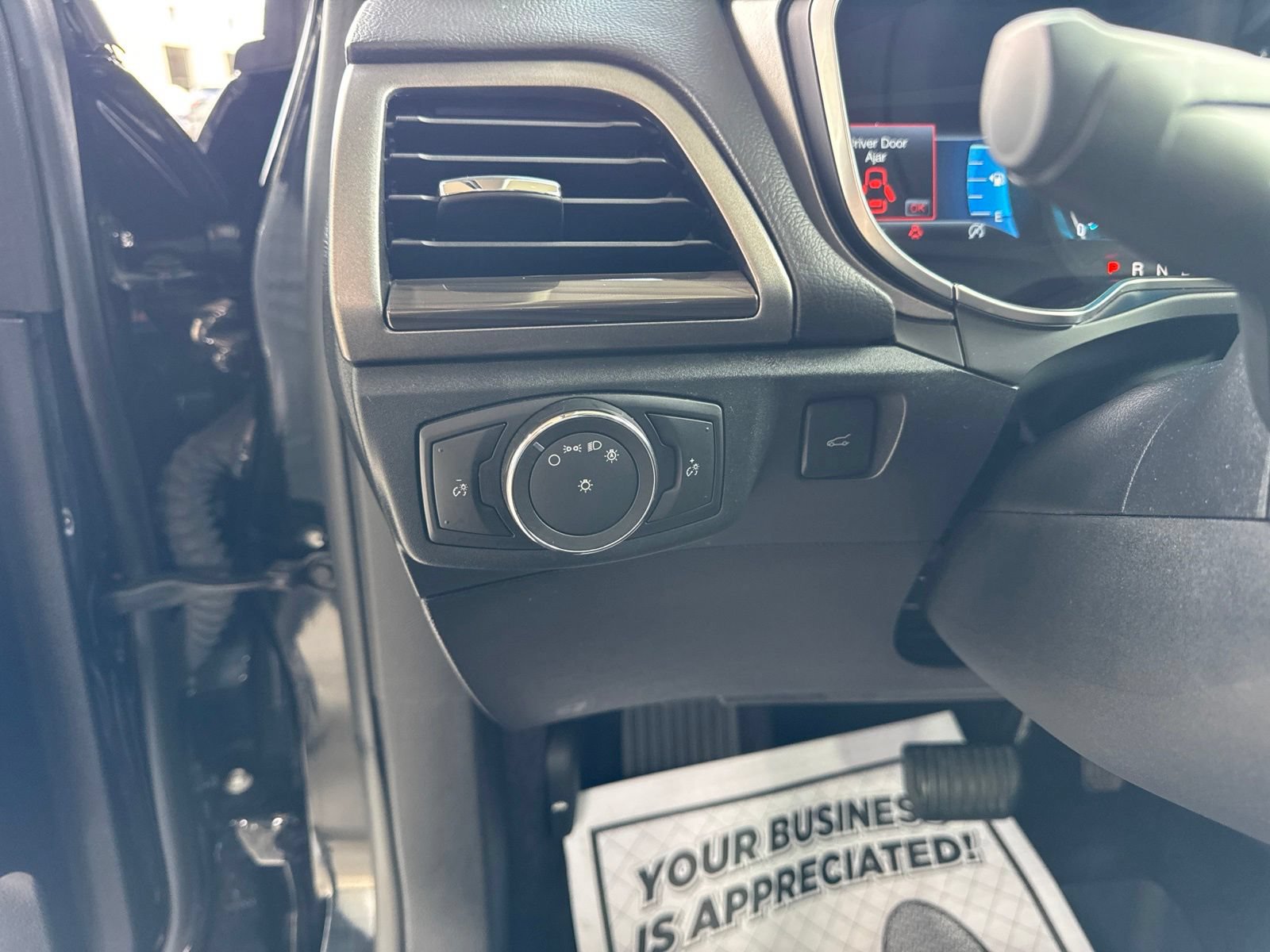 Certified 2018 Ford Fusion SE w/ Fusion SE Technology Package FWD image 25