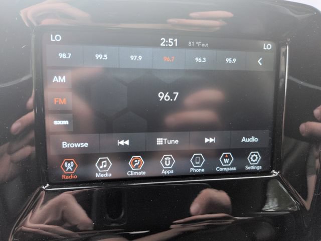 Used 2019 Jeep Compass Latitude FWD image 38
