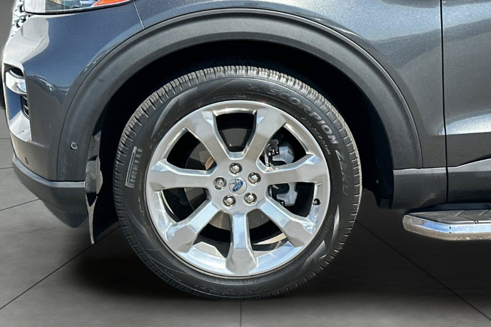 Certified 2020 Ford Explorer Platinum w/ Premium Technology Package AWD/4WD image 32