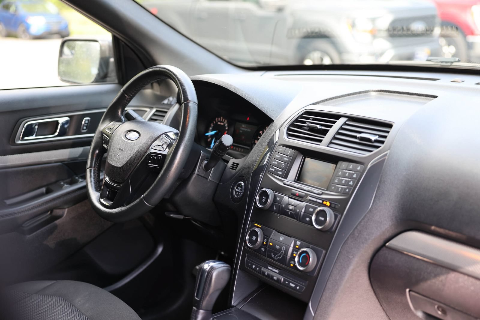 Certified 2018 Ford Explorer XLT AWD/4WD image 10