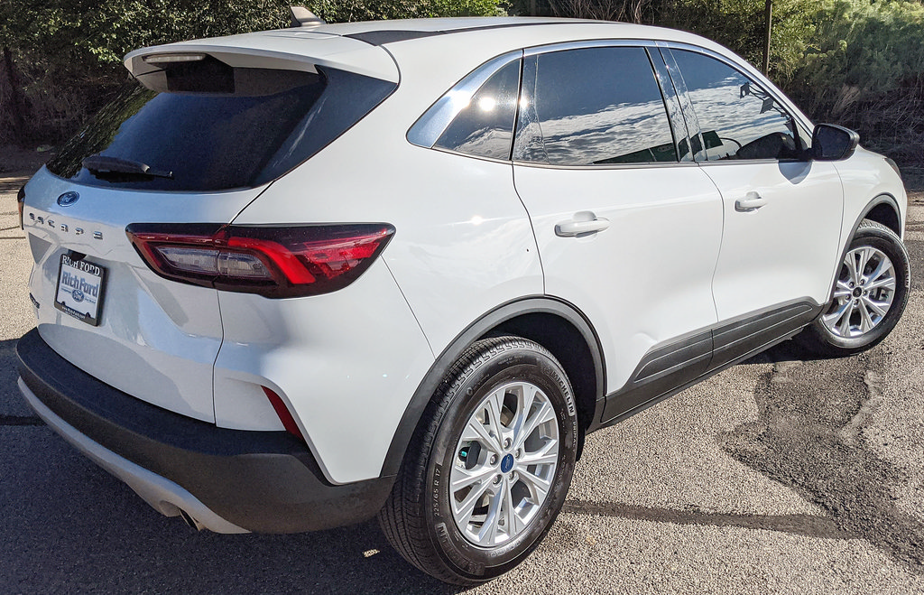 Certified 2024 Ford Escape Active FWD image 3