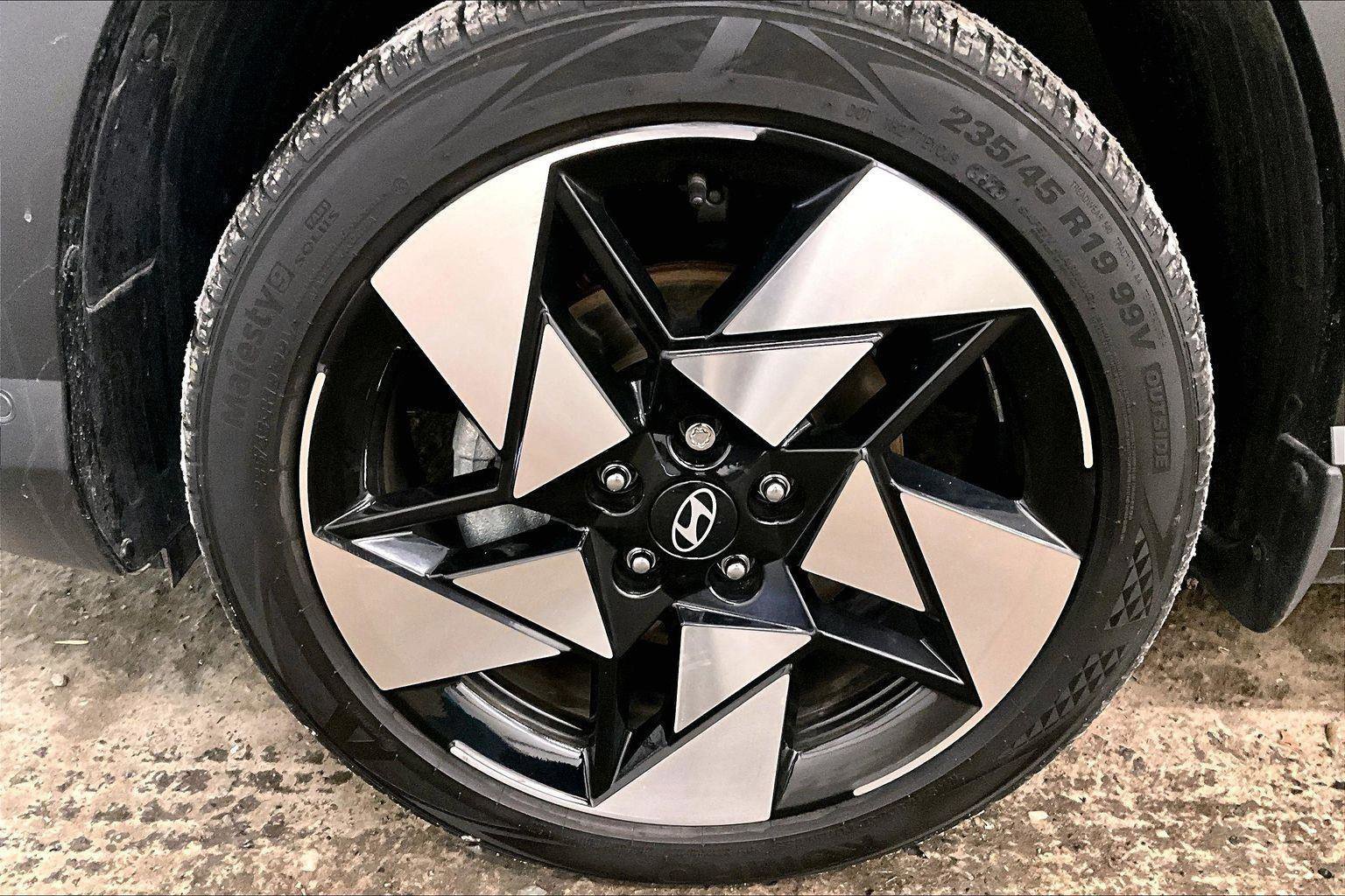 Used 2024 Hyundai Kona Limited image 10