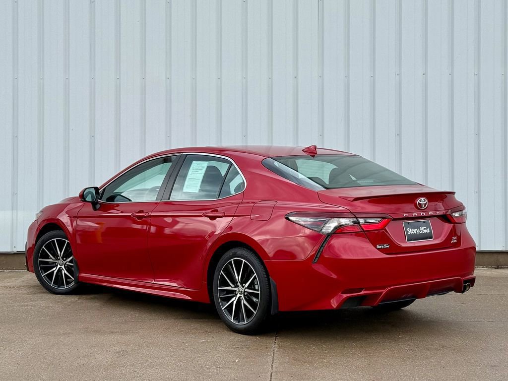 Used 2021 Toyota Camry SE w/ Cold Weather Package image 5