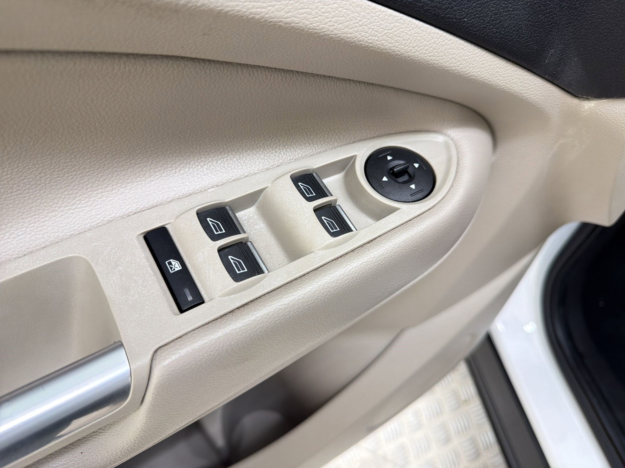 Certified 2019 Ford Escape Titanium FWD image 12