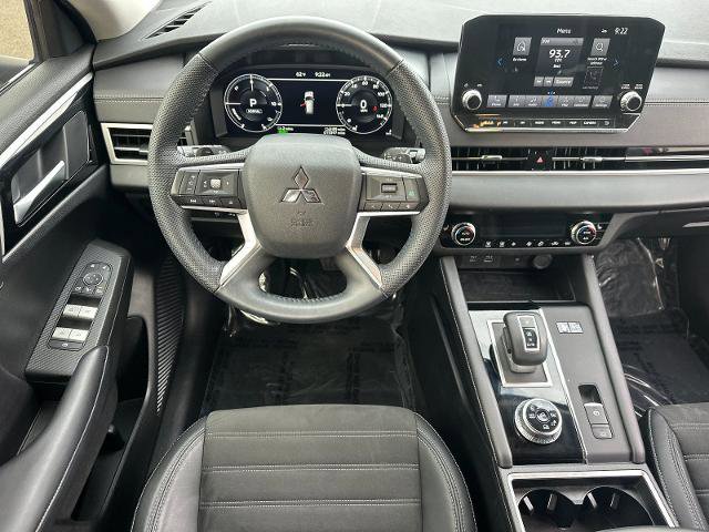 Used 2023 Mitsubishi Outlander 4WD Plug-In Hybrid image 13