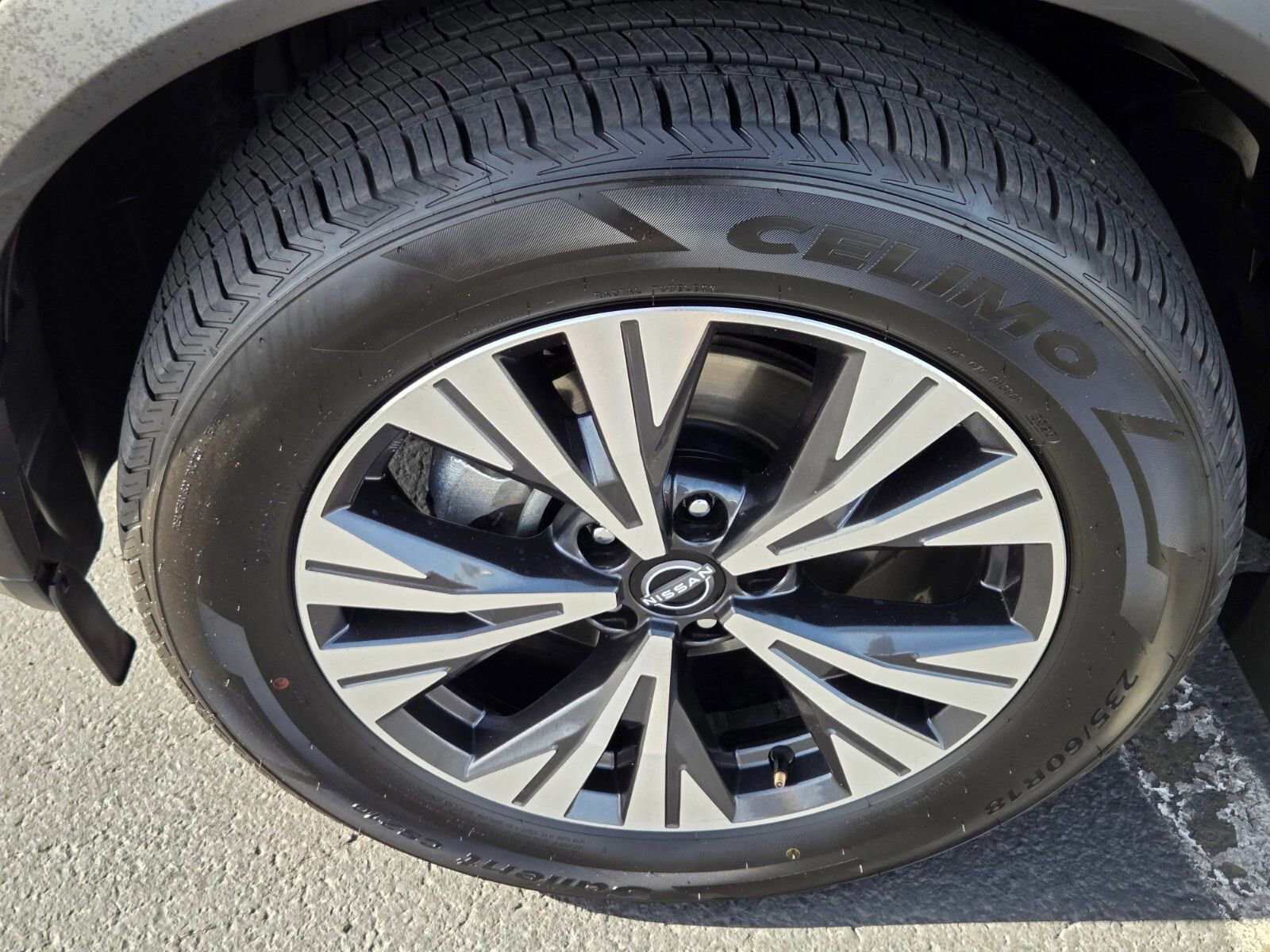 Used 2023 Nissan Rogue SV image 9