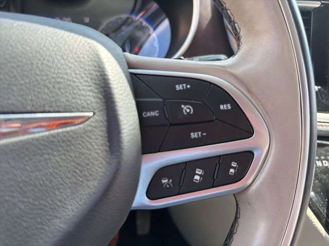 Used 2017 Chrysler Pacifica Limited FWD image 23