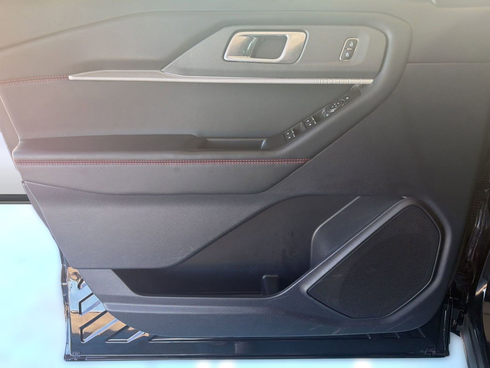 Certified 2025 Ford Explorer ST-Line w/ ST-Line Street Pack image 12