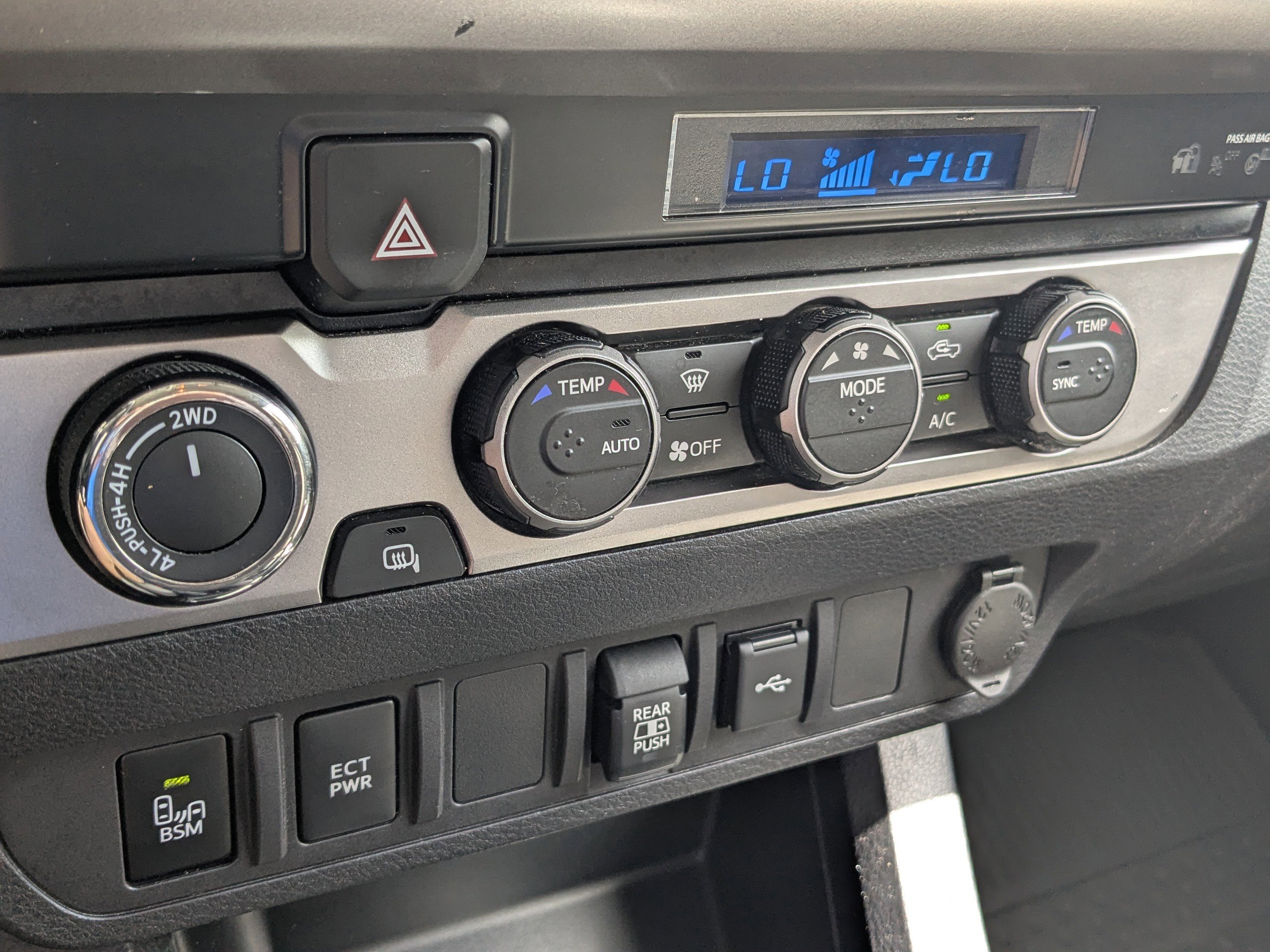 Used 2022 Toyota Tacoma SR5 w/ Technology Package image 19