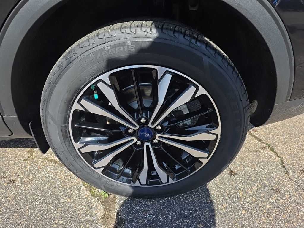 Certified 2022 Ford Escape SEL w/ SEL Stealth AWD Package image 11