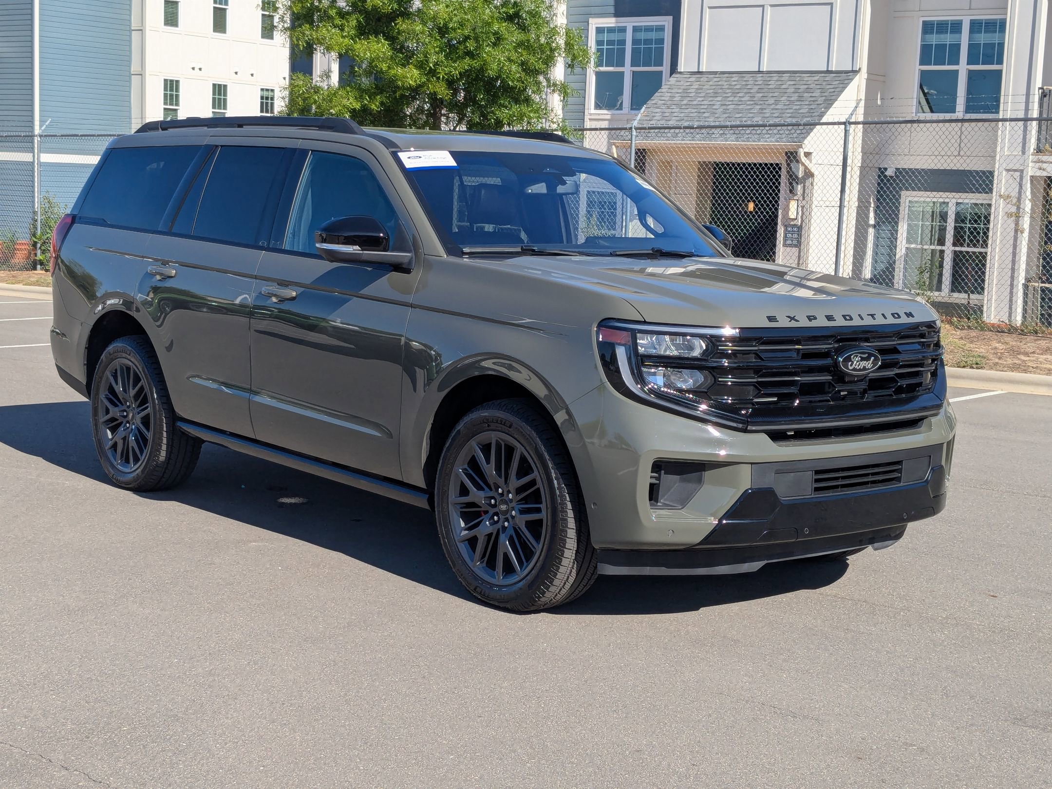 Certified 2025 Ford Expedition Platinum w/ Stealth Performance Package AWD/4WD image 1
