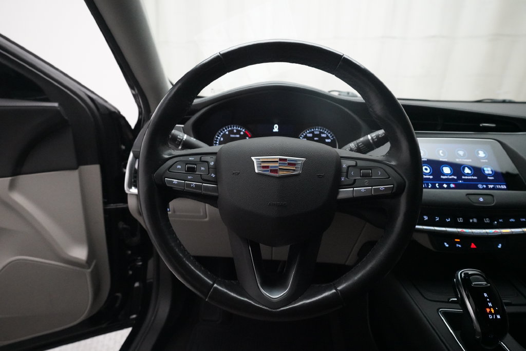Used 2022 Cadillac XT4 Luxury w/ Cold Weather Package AWD/4WD image 4