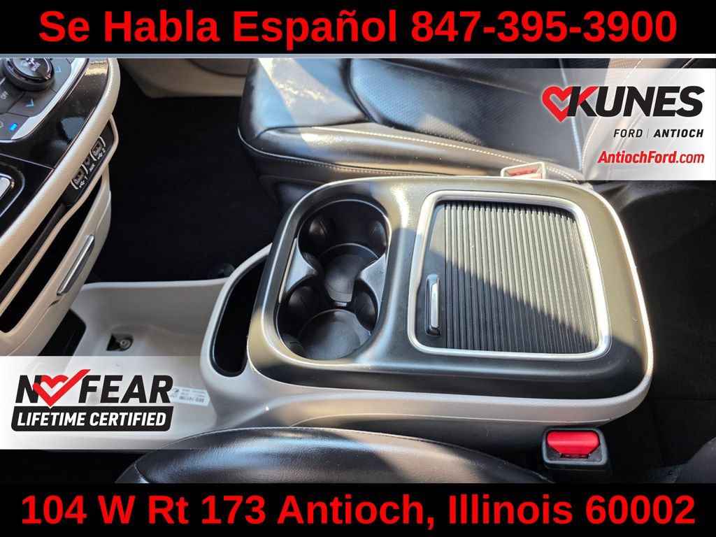 Used 2023 Chrysler Pacifica Touring-L FWD image 38