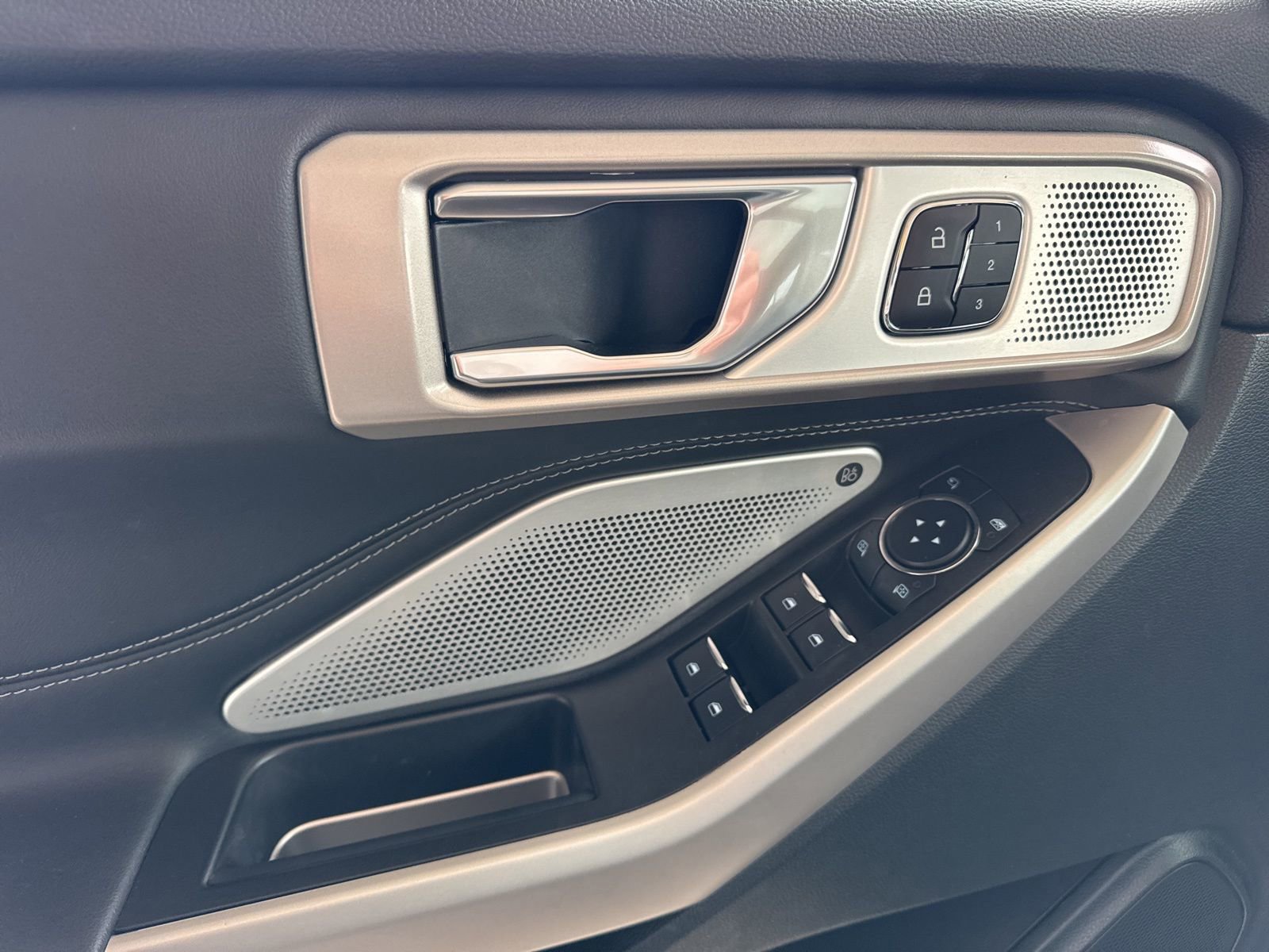 Certified 2024 Ford Explorer Limited w/ Limited Technology Package image 27