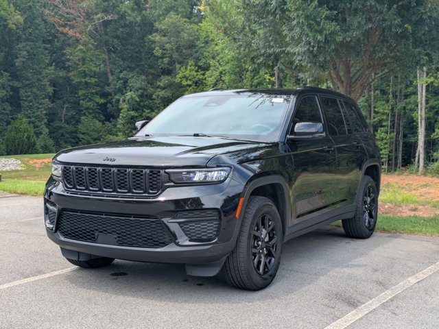 Used 2024 Jeep Grand Cherokee Altitude AWD/4WD image 6