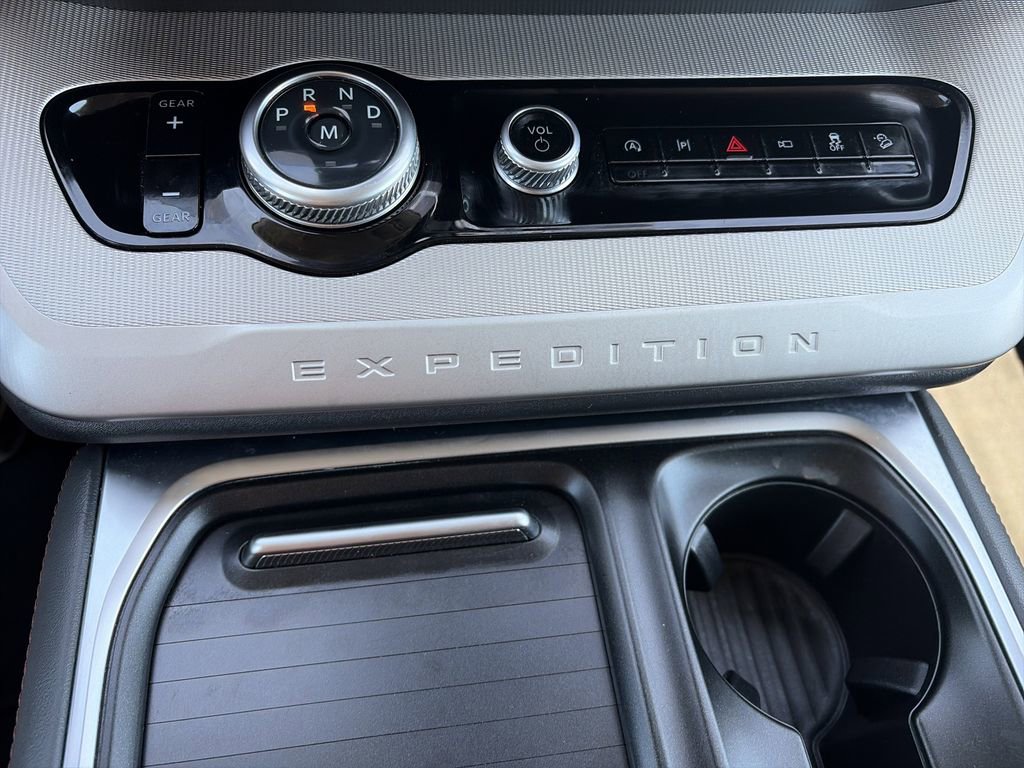 Certified 2025 Ford Expedition Active AWD/4WD image 25