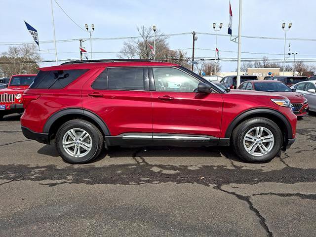 Certified 2022 Ford Explorer XLT w/ Equipment Group 202A AWD/4WD image 7