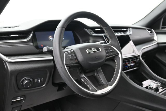 Used 2023 Jeep Grand Cherokee L Altitude AWD/4WD image 18